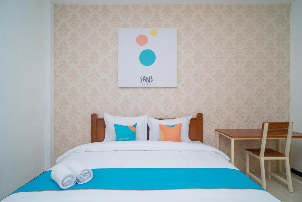 Sans Hotel Queen Batu Sumber Brantas Extérieur photo