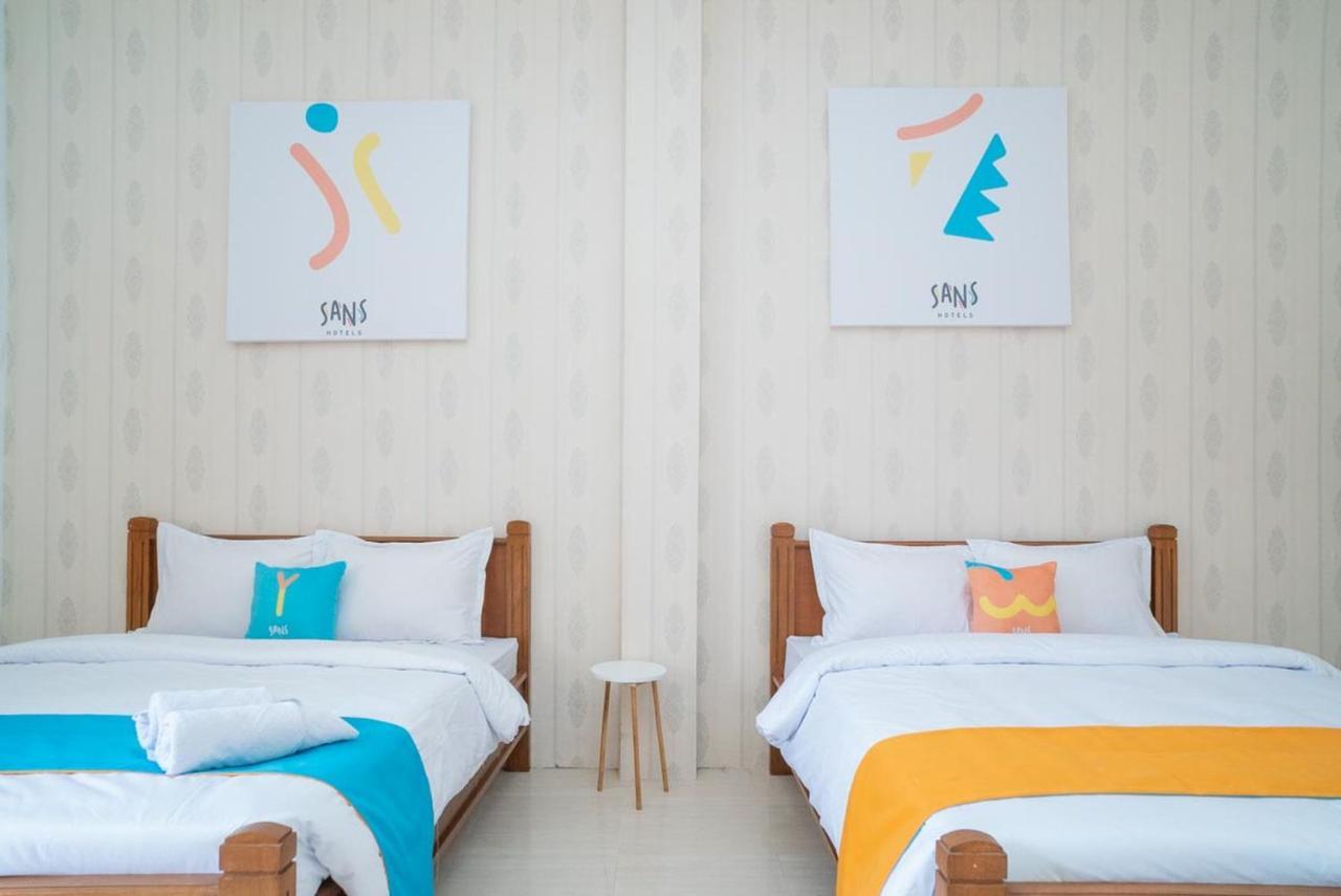 Sans Hotel Queen Batu Sumber Brantas Extérieur photo