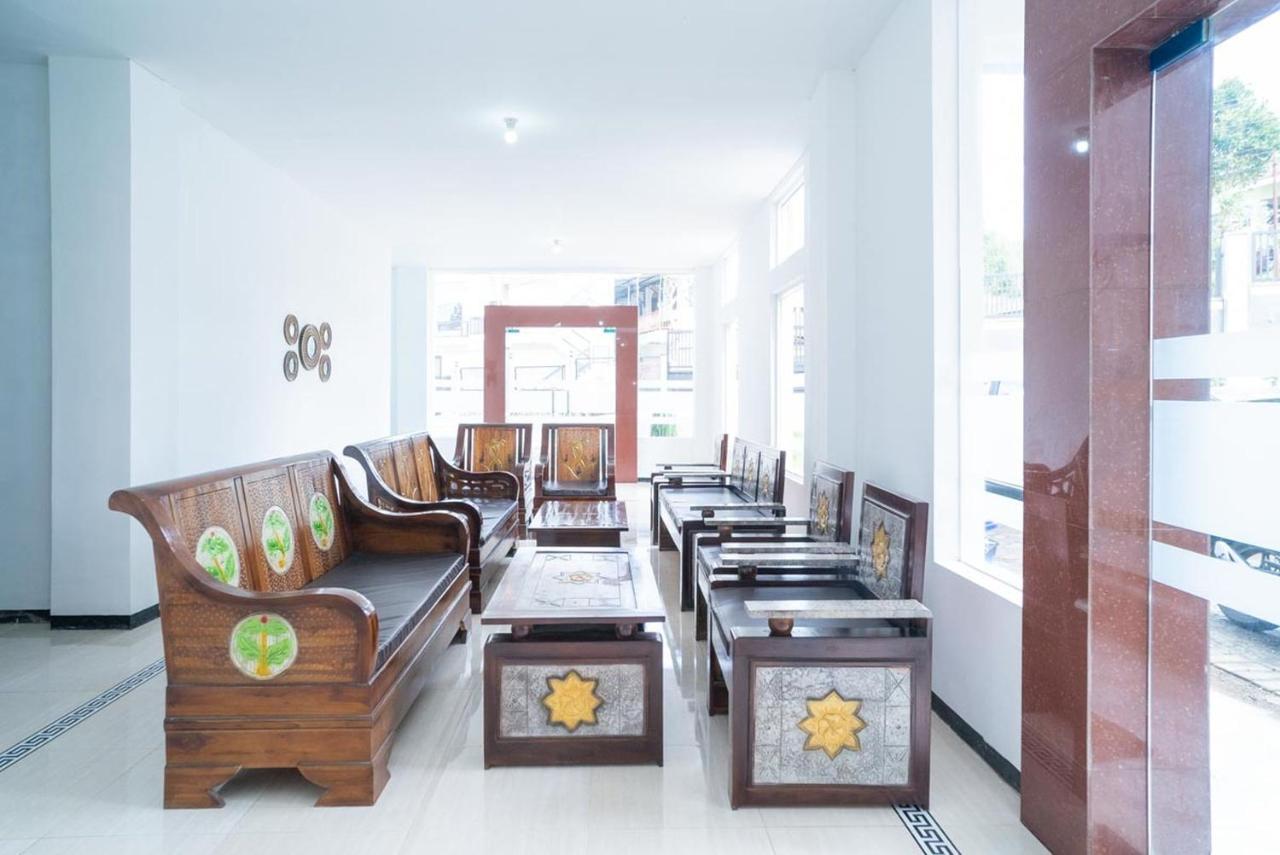 Sans Hotel Queen Batu Sumber Brantas Extérieur photo