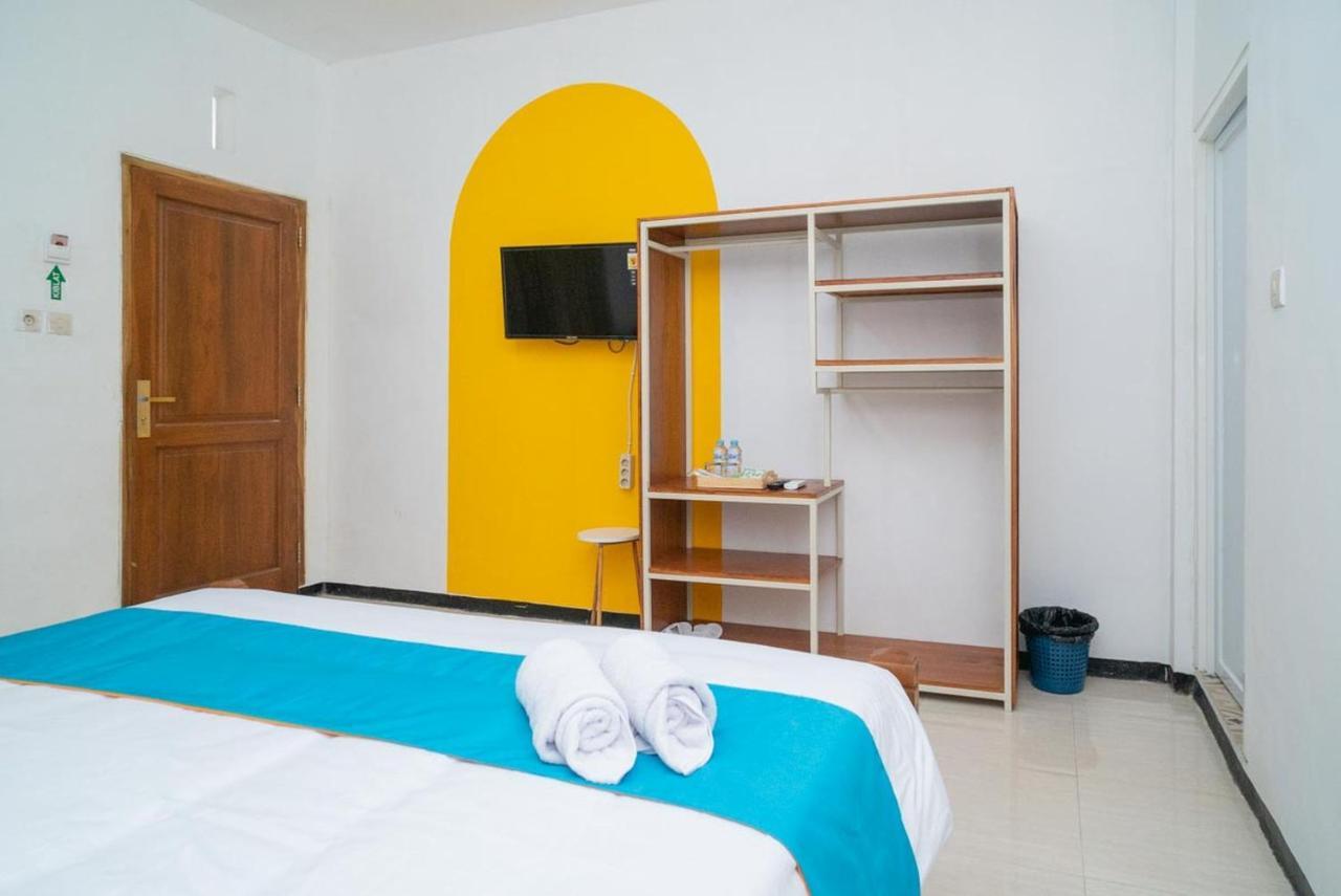 Sans Hotel Queen Batu Sumber Brantas Extérieur photo