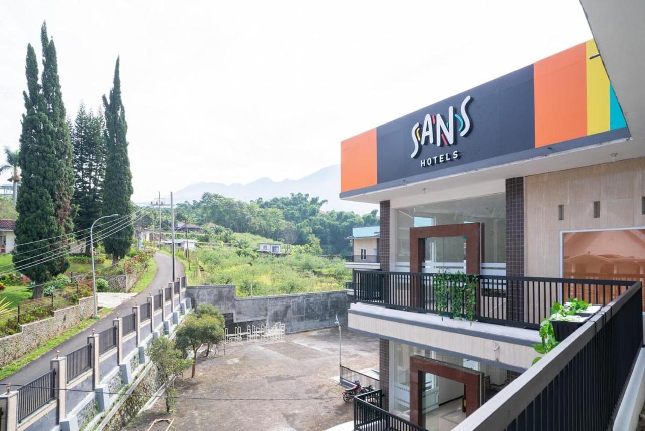 Sans Hotel Queen Batu Sumber Brantas Extérieur photo