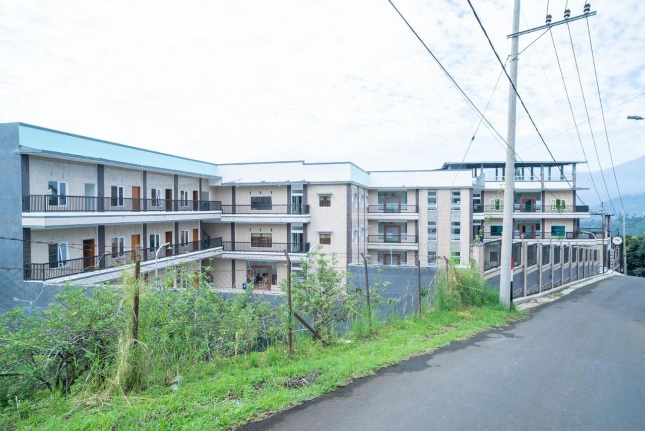 Sans Hotel Queen Batu Sumber Brantas Extérieur photo