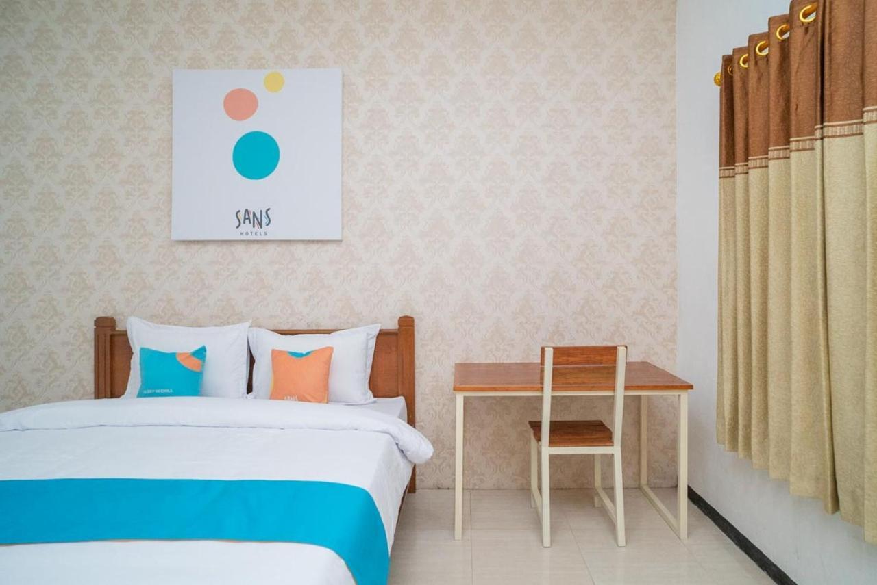 Sans Hotel Queen Batu Sumber Brantas Extérieur photo