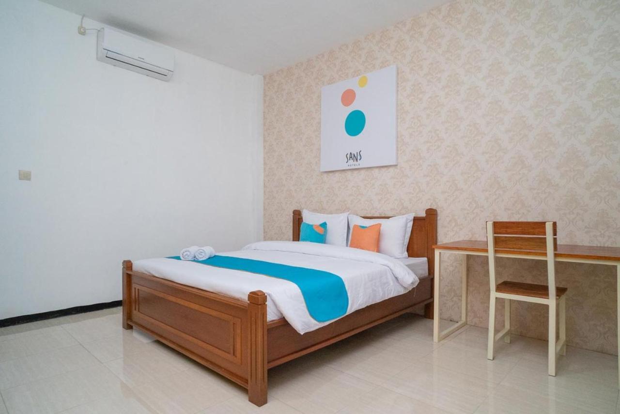Sans Hotel Queen Batu Sumber Brantas Extérieur photo