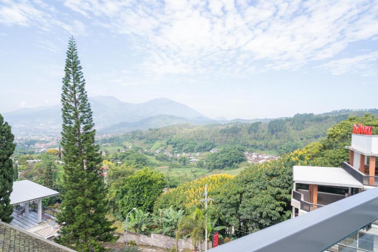 Sans Hotel Queen Batu Sumber Brantas Extérieur photo