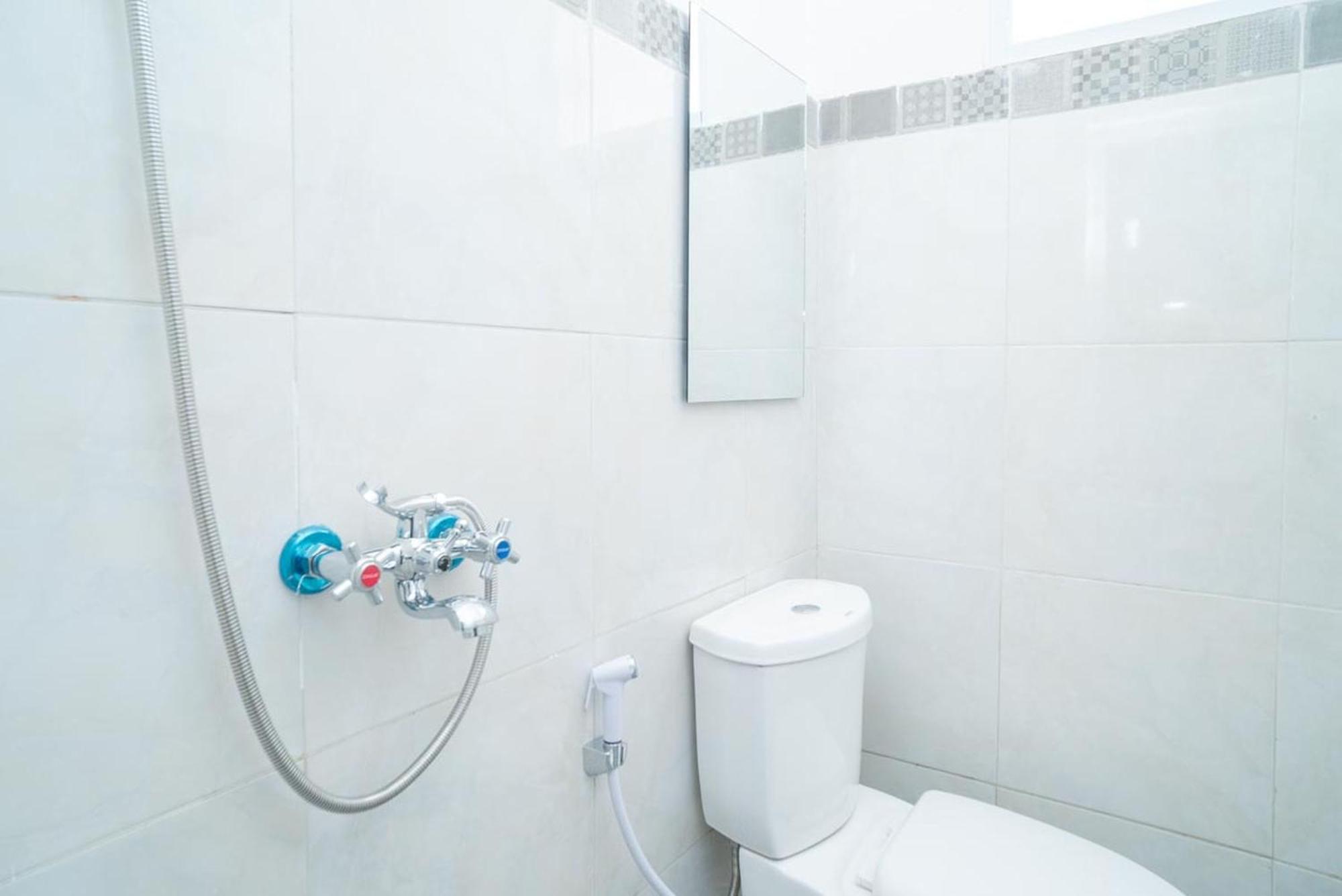 Sans Hotel Queen Batu Sumber Brantas Chambre photo
