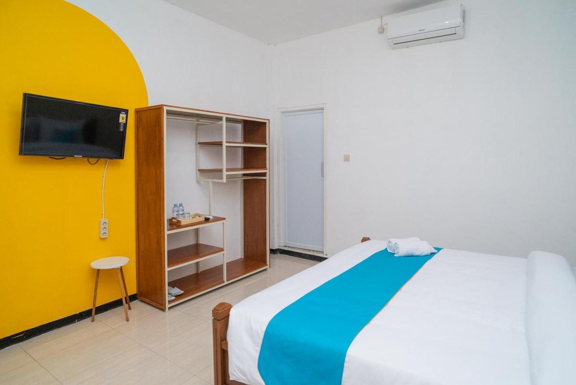 Sans Hotel Queen Batu Sumber Brantas Chambre photo